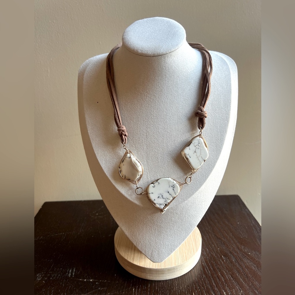 Chic White Turquoise Necklace